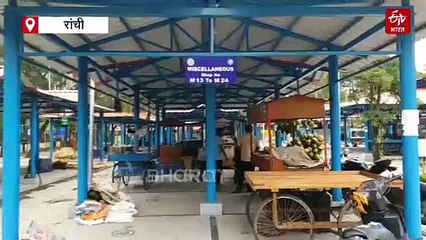 करोड़ों खर्च कर बनाया गया वेंडर मार्केट, फिर भी फुटपाथ दुकानदार सड़क किनारे बैठने को मजबूर, जानें क्या है वजह