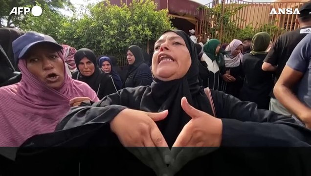 Rafah, La fame ci ha uccisi : i palestinesi piangono i parenti morti in attesa degli aiuti