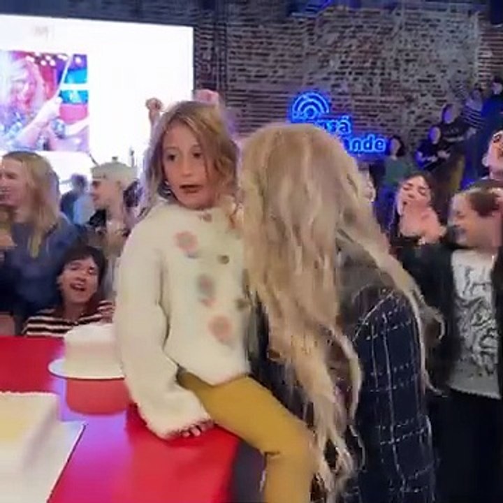 Cris Morena festejando su cumpleaños con el electo de Margarita y su nieta Mila