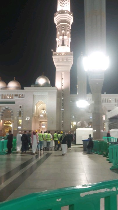 I captured a moment view to riaz ul jannah ♡masjid e nabawi  madina pak ♡saudiarabia way to riyaz ul jannah  ☆I love ❤️ Madina☆ Allahuma salleala muhammed wala ali muhammed Assalamualika ya Rasoolallah ♡