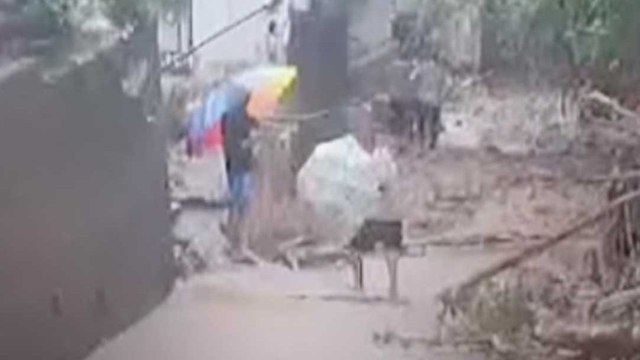 Himachal के Mandi में बादल फटने से मचा हाहाकार