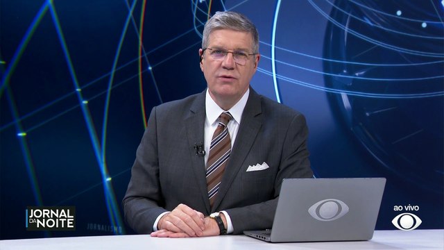 Estilista holandesa cria vestido de algas vivas