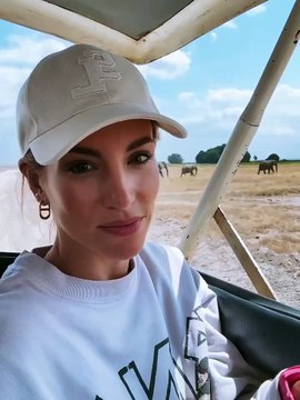 Η ΑΘηνά Οικονομάκου με τον Μπρούνο Τσερέλε για σαφάρι στην Κένυα