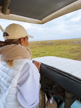 Η ΑΘηνά Οικονομάκου με τον Μπρούνο Τσερέλε για σαφάρι στην Κένυα