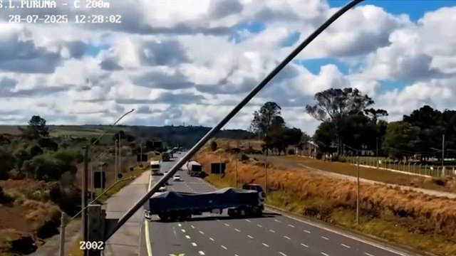 Flagra! Caminhoneiros bolivianos são presos por dirigir bêbados e na contramão da BR-277
