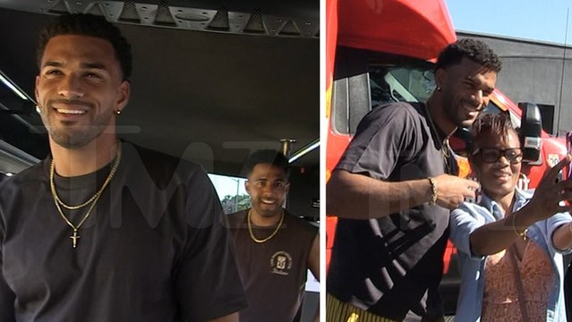 'Love Island USA' Stars Jeremiah & Kendall Surprise TMZ Tour Bus