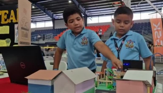 Estudiantes destacan en olimpiadas de robótica con proyectos innovadores
