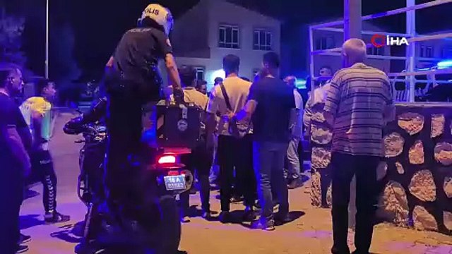 Gençler arasındaki kavga kamerada... Polis biber gazı sıktı, gözaltına aldı