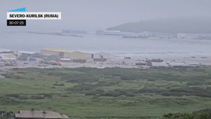 El momento en el que el tsunami llega a la costa de Rusia