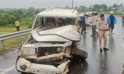 रांग साइड फर्राटे भर रही तेज रफ्तार कार ने उजाड़ा परिवार, बाइक सवार पिता-पुत्र व दादा की मौत, दादी गंभीर घायल