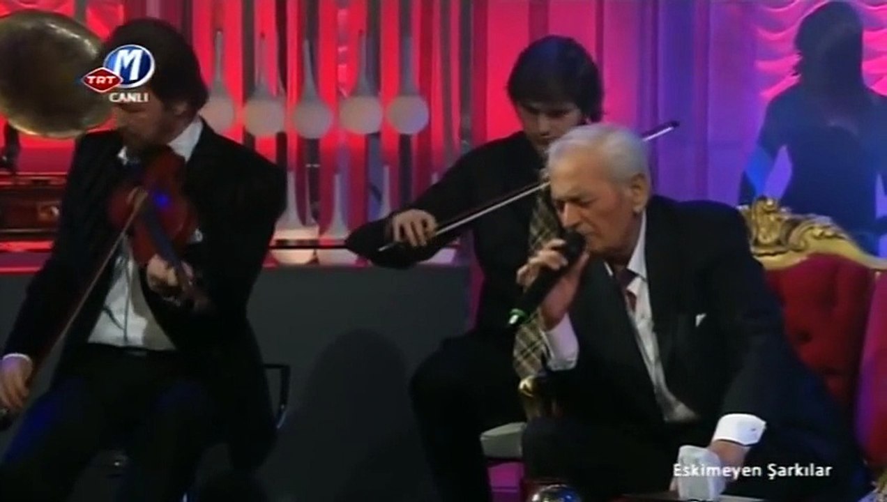 Adnan Şenses -Çok Üzgünsün Arkadaş