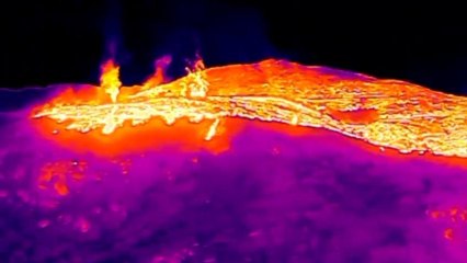 Trabajos nocturnos para combatir el fuego de Mombeltrán, en Ávila