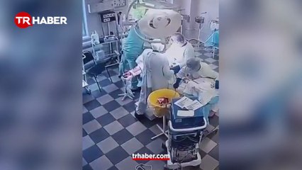 8.8'lik depreme ameliyathanede yakalandılar! Hayat kurtaran mücadele kamerada