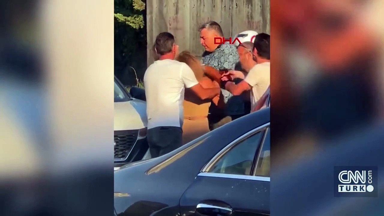 Yol verme kavgası! Kadın sürücüler saç saça baş başa birbirine girdi!
