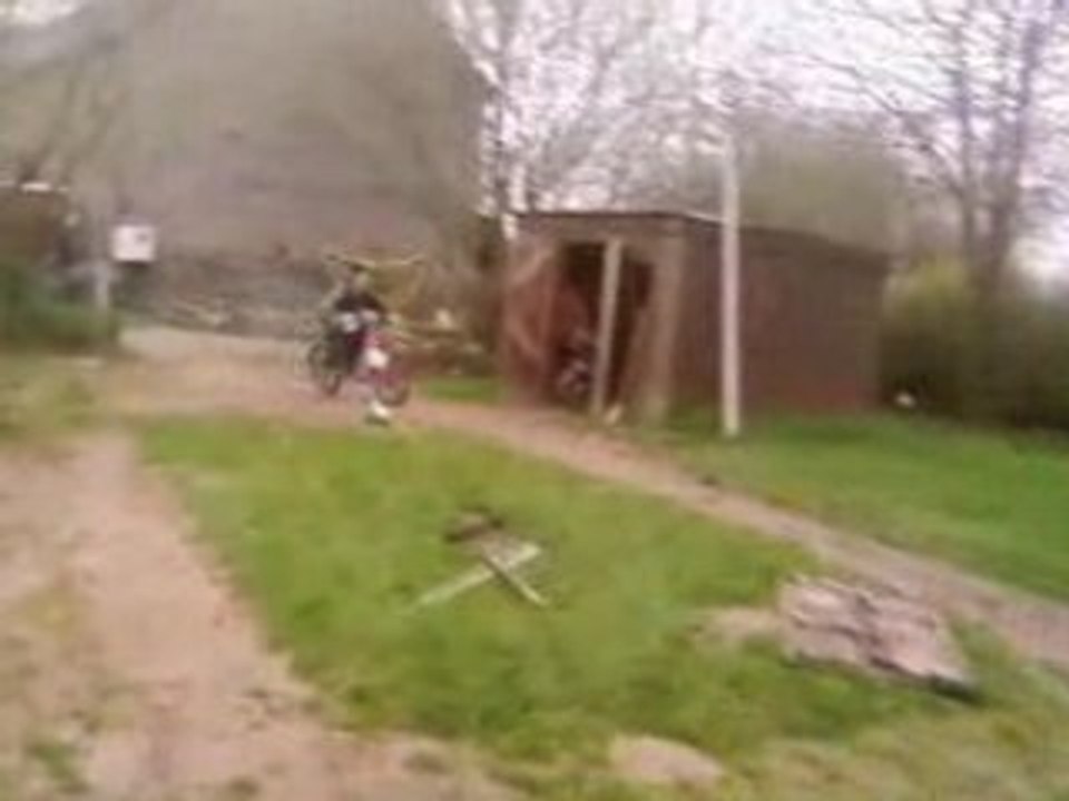 RECORD saut en brele puis gamelle RECORD