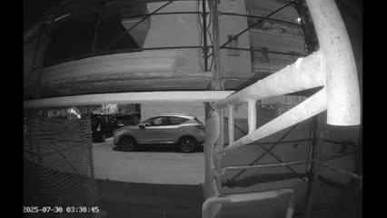 Giovinazzo, incendiata l'area giostre di piazza Iacobellis. Il sindaco: «I responsabili non se la caveranno con un buffetto sulle guance»