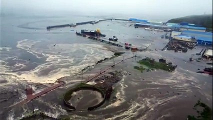 Tsunami waves reach Russian town