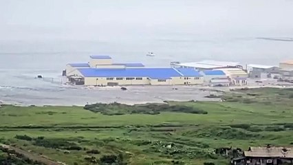 Confira imagens do tsunami que atingiu a Rússia