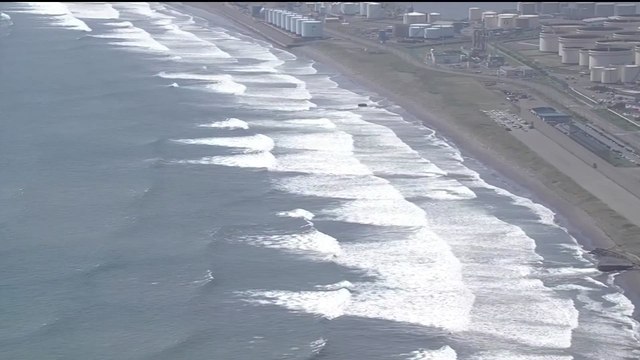 Breaking: TSUNAMI ALERT after RUSSIA EARTHQUAKE | GIANT WAVES hit JAPAN, PANIC in HAWAII