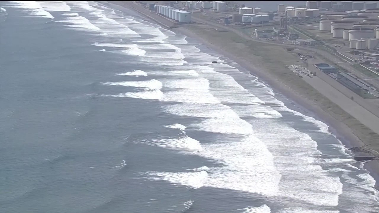 Breaking: TSUNAMI ALERT after RUSSIA EARTHQUAKE | GIANT WAVES hit JAPAN, PANIC in HAWAII