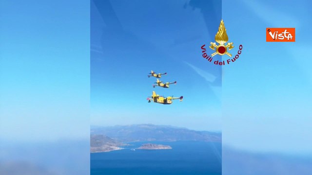 Emergenza incendi boschivi in Grecia, a Kithira velivoli Vigili del Fuoco in azione per bonifiche