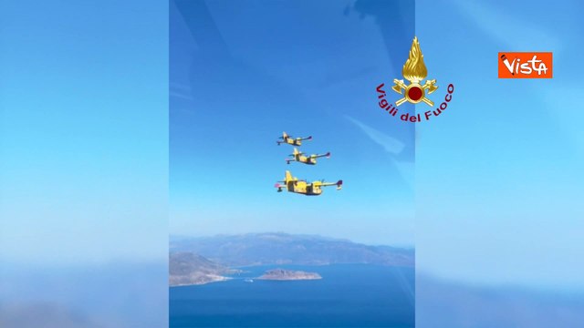 Emergenza incendi boschivi in Grecia, a Kithira velivoli Vigili del Fuoco in azione per bonifiche