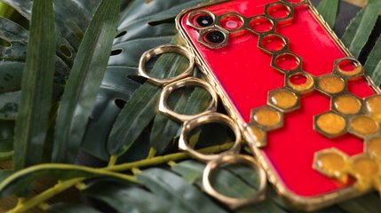 L'artisan des étuis de téléphone se spécialise dans les designs élégants et durables !