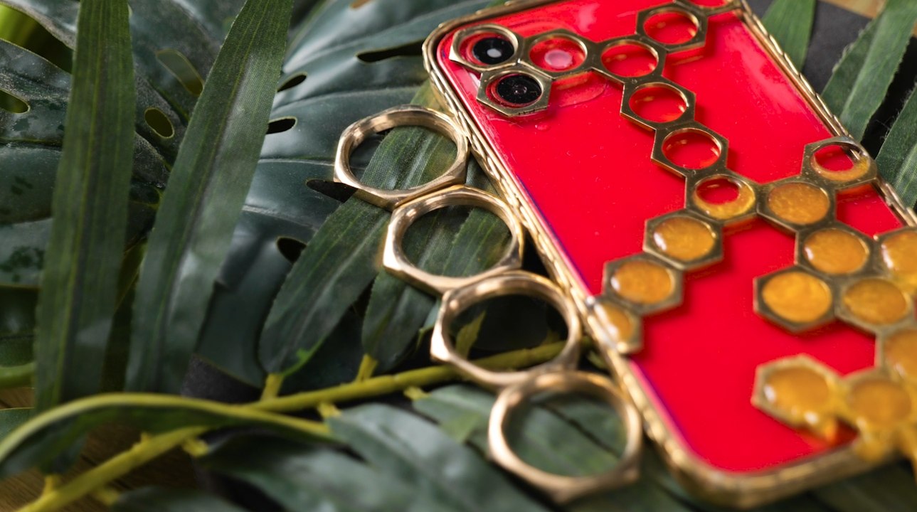 L'artisan des étuis de téléphone se spécialise dans les designs élégants et durables !