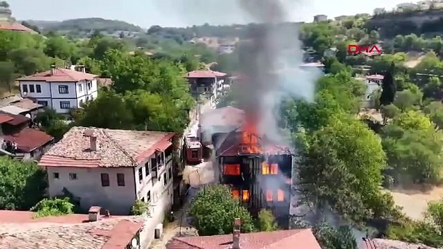 Safranbolu'da tarihi konak alev alev yandı