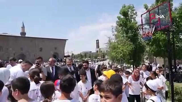 TÜGVA, Erzurum’da 6 bin 237 öğrenciyi Ulu Cami’de buluşturdu