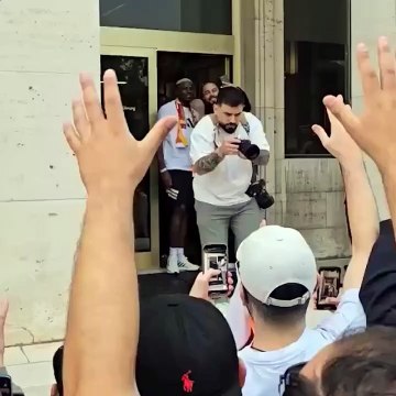 Osimhen'den Wolfsburg'ta taraftarlara üçlü