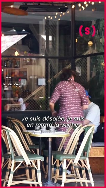 La discrétion c’est surcoté, n’est-ce pas @anne_depetrini 😂? « À côté », la série d’Anne Depetrini