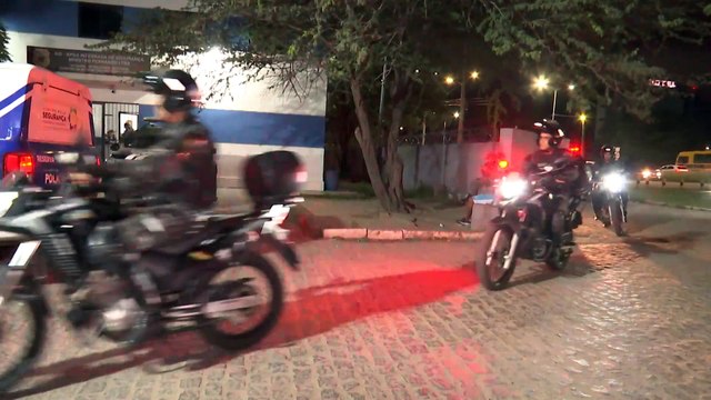 Operação policial noturna prende homem com mandado de prisão e apreende drogas em bairros de Caruaru