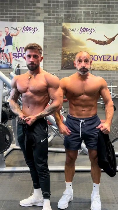 père et fils sur une séance pectoraux 💪🔥
