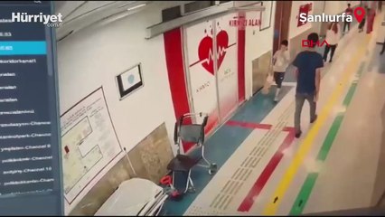 Acil servise girip, doktor ve güvenlik görevlisini bıçakladı; o anlar kamerada