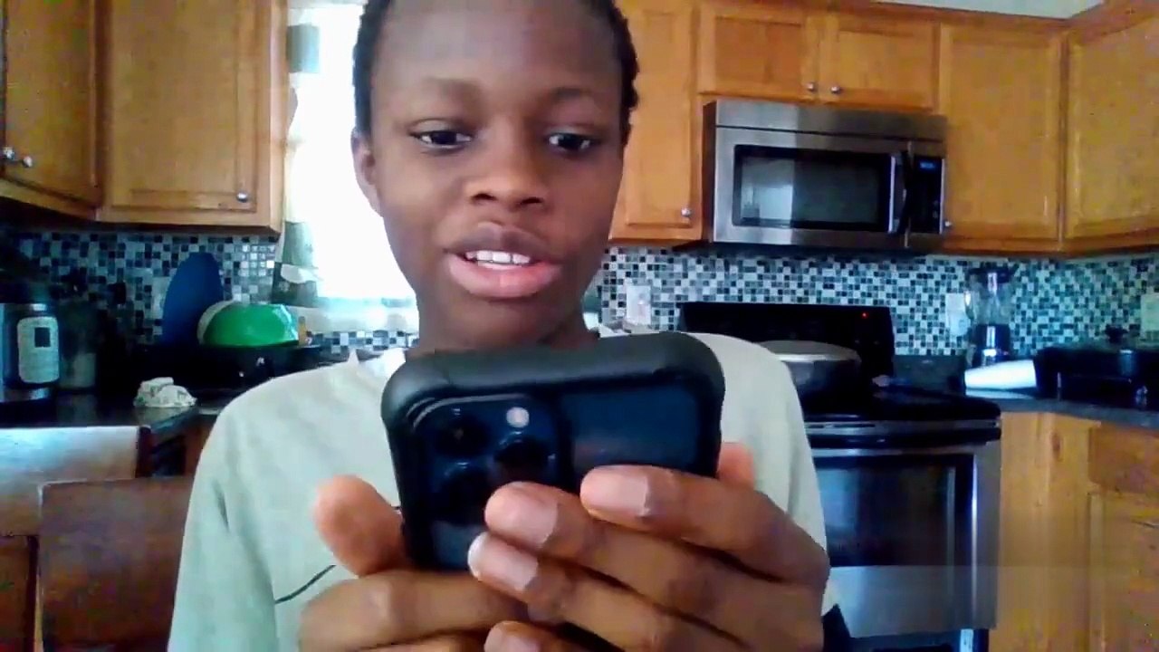 "I wanna be on the phone 😫" - Don't drink too much soda/Don't be on the phone all day (Deleted Scene)