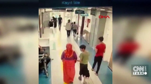 Acil serviste dehşet anları! Doktor ve güvenlik görevlisini bıçakladı