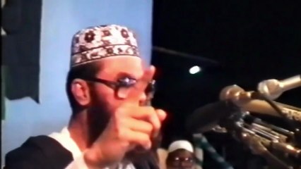 ১৯৯২ সালে ঢাকার পান্থপথে একটি মাহফিলে তৎকালীন শিবির সভাপতি আজম ওবায়দুল্লাহর বক্তব্যের পূর্বে তার নাম ঘোষণা করছেন শহীদ আল্লামা সাঈদী।