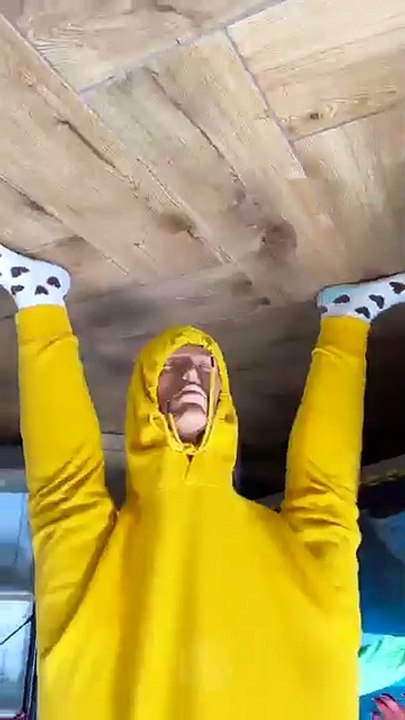 جدتي_ترتدي_زيًّا_مقلوبًا!_😂_والجد_مصدوم!(360p)