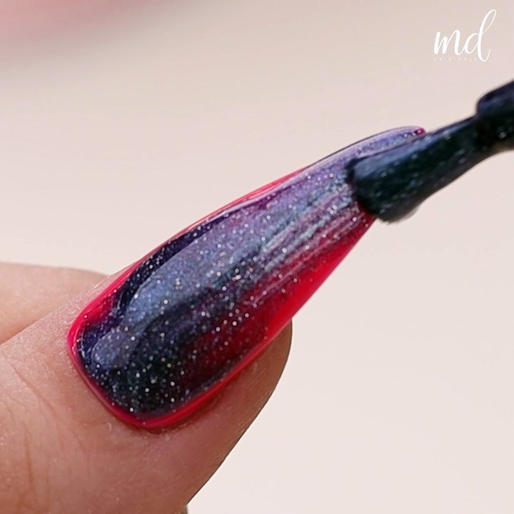 Cat-eye nails for the win! 💅💖