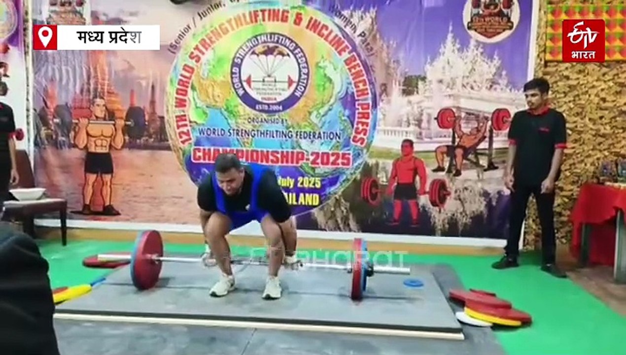 भारत के खाते में मेडल डाल रहे बैंक मैनेजर, वर्ल...