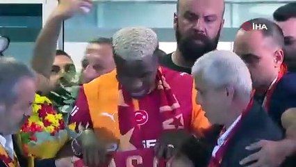 Victor Osimhen Türkiye'ye geldi; Galatasaraylılar da rakip taraftar da uyumadı!