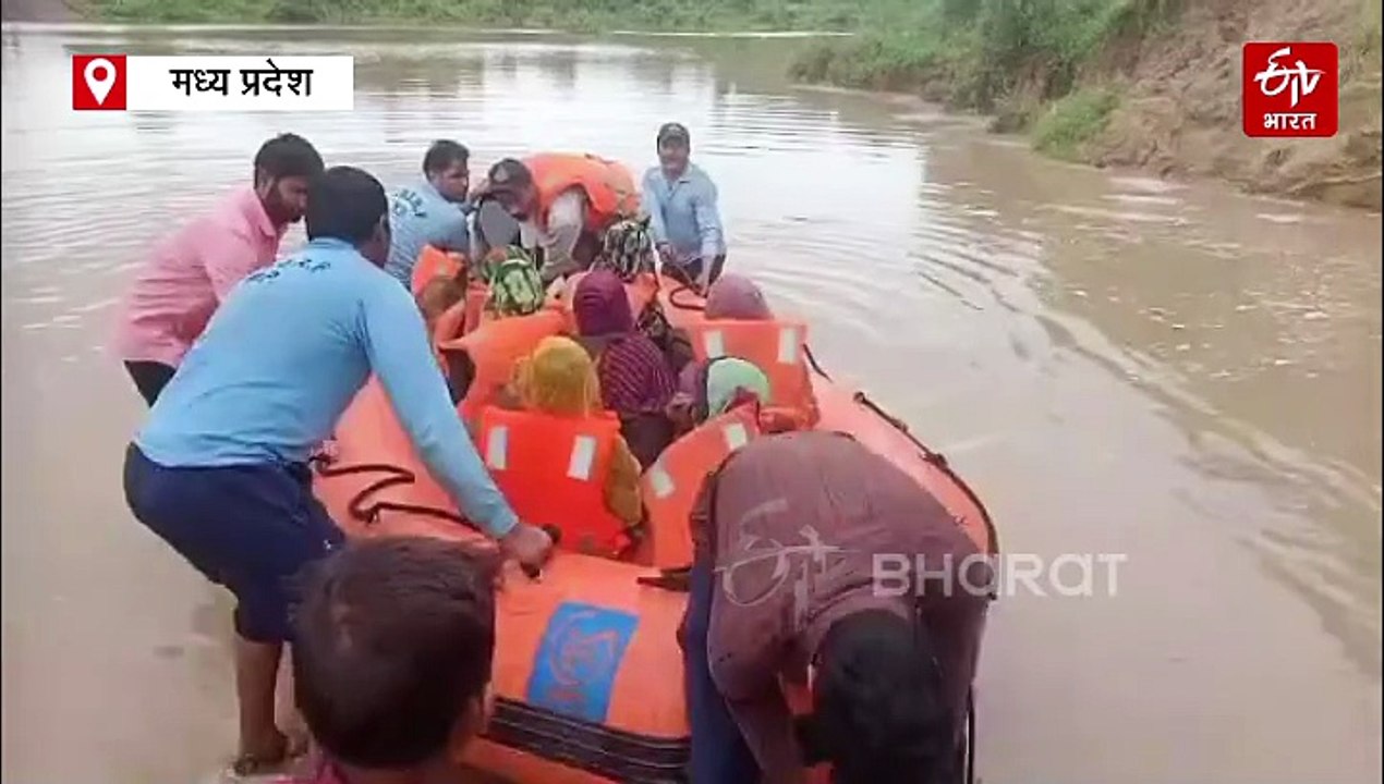 मुरैना में लगी सावन की झड़ी, खतरे के निशान से 4...