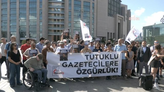 Ercüment Akdeniz hakim karşısında | DİSK Basın-İş: Basın emekçileri gerçekleri yazmaktan, sormaktan, sorgulamaktan vazgeçmeyecek!