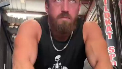 Man takes a tumble mid-workout but pushes through to finish strong