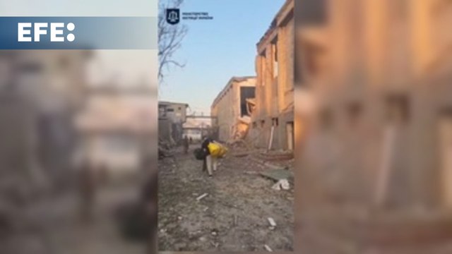 Al menos 17 muertos al alcanzar un ataque ruso un centro penitenciario en Zaporiyia