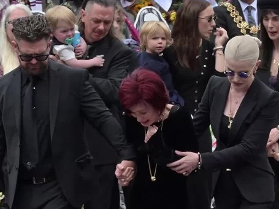 Abschied von Ozzy Osbourne: Sharon Osbourne bricht in Tränen aus