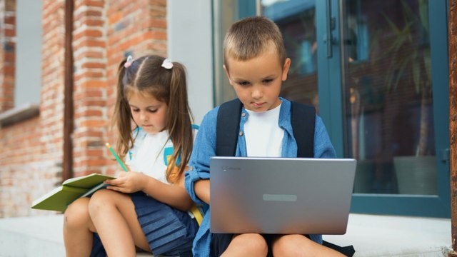 New rules loom: Could kids soon face time limits when online or on social media?