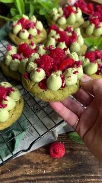 Matcha raspberry cookies recipe#fypageシ #foryourpage #cooking #homecooking #goodfood #foodlovers #recipe #simplerecipe #partyfood #dessert #cookies #sweets #foodie #yummyfood #snacks #bakingrecipes #bakingtime #deliciousfood #viralrecipe #dessertrecipe