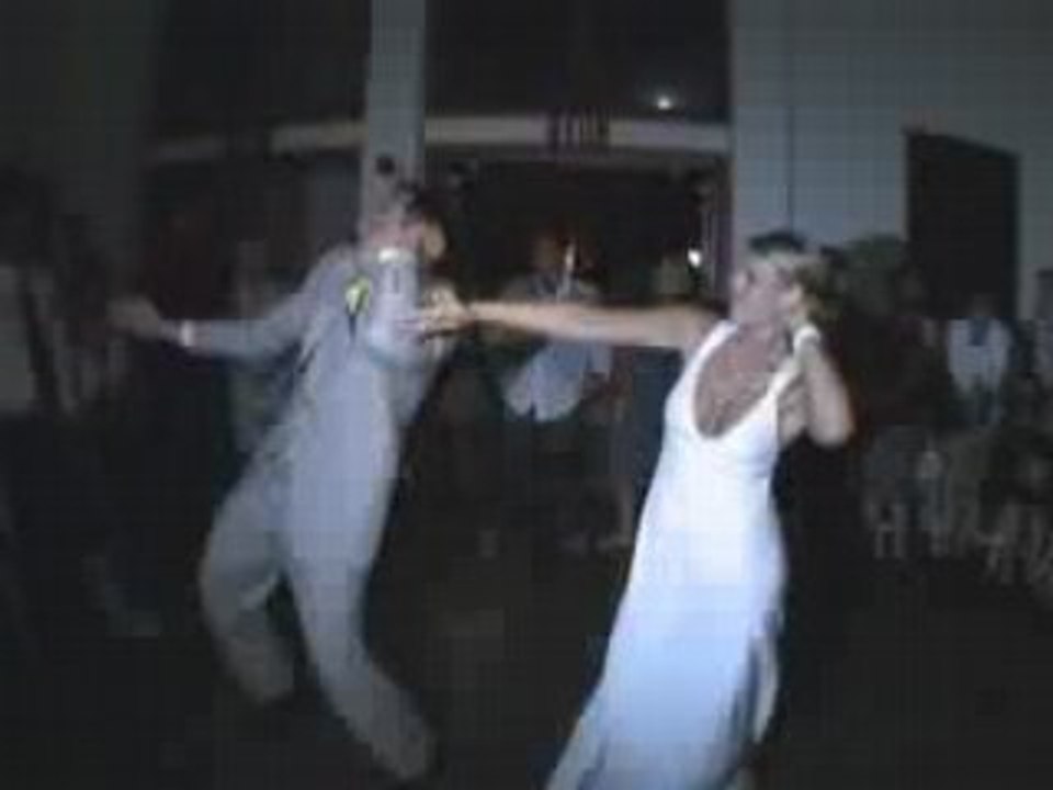 Best first dance - Dance au mariage tres drol - Rigolade